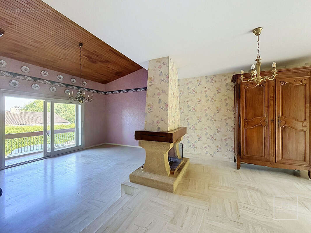 SAINT DIDIER AU MONT D'OR Villa d'architecte de 159 m² (156.67m² carrez) sur terrain de 1 485 m², au calme et sans vis-à-vis - photo 3