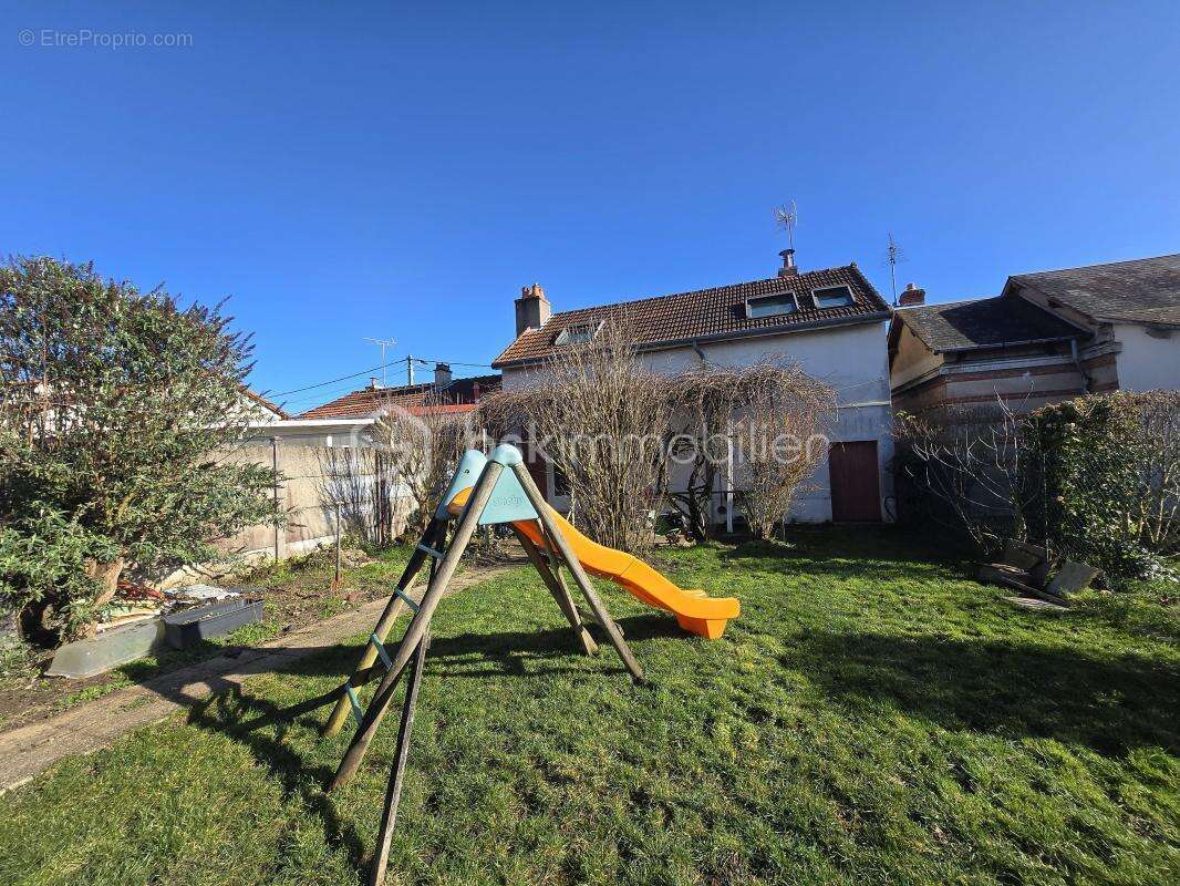 Maison à VARENNES-VAUZELLES