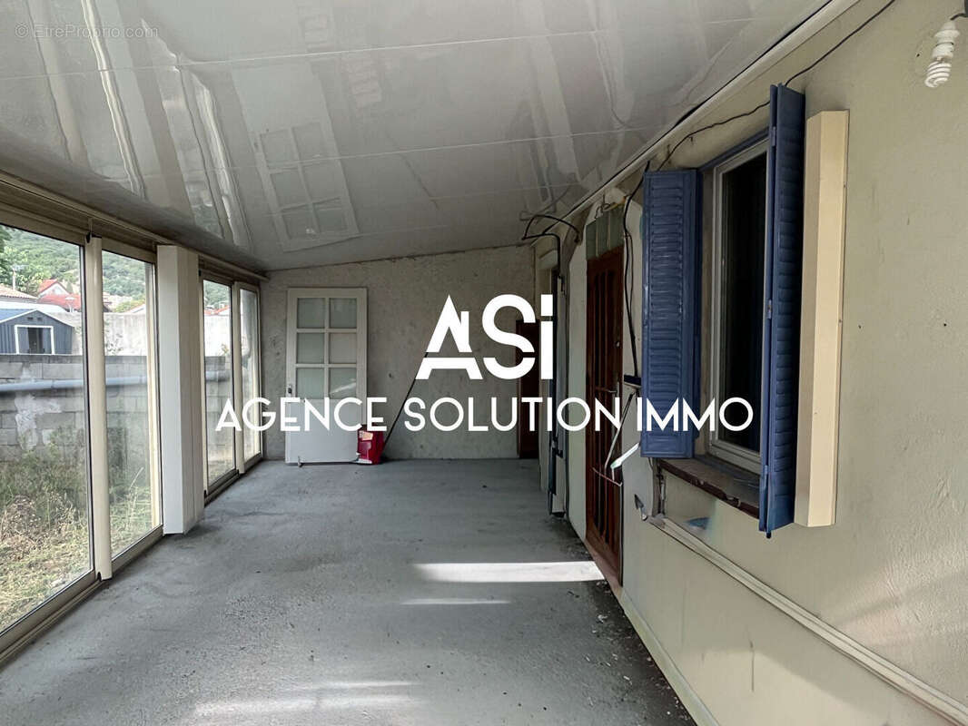 Maison à SAINT-MONTAN