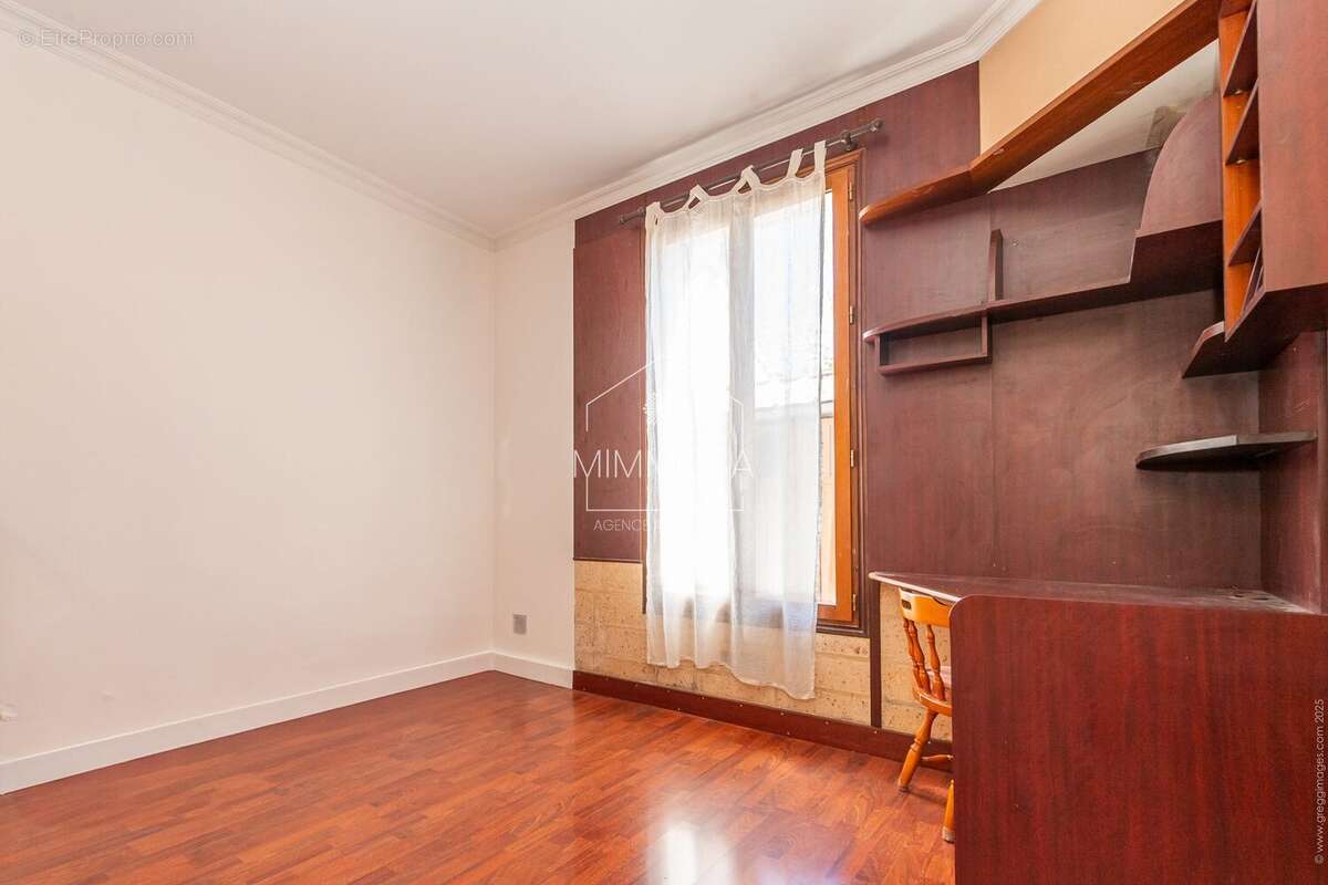 Appartement à LES PAVILLONS-SOUS-BOIS