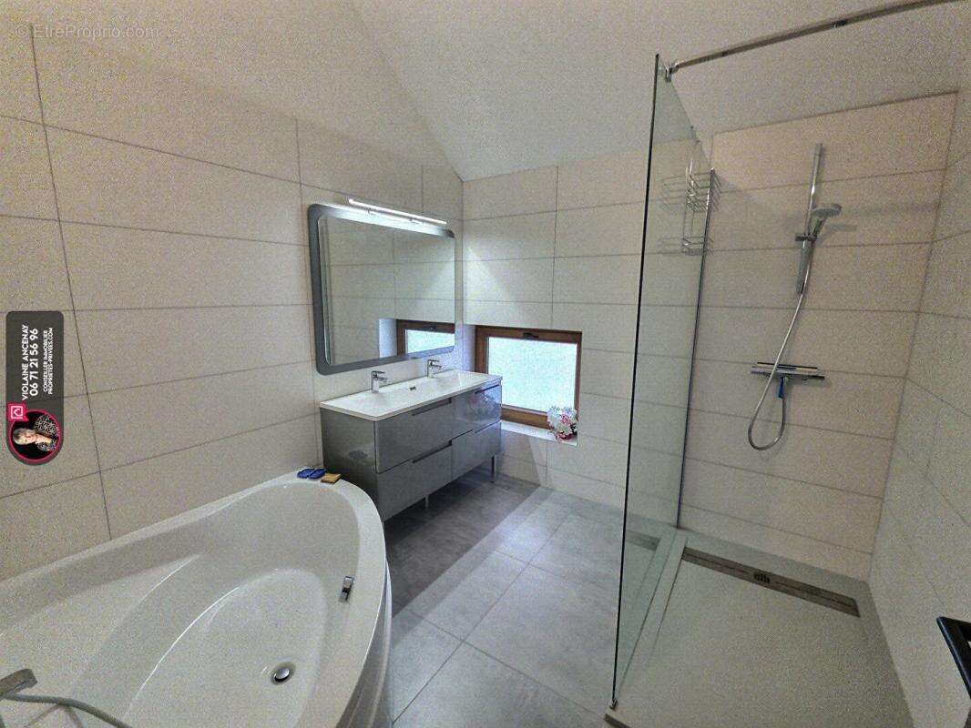 Montagnole, grange rénovée et spacieuse,  166 m2 , 4 chambres - photo 14