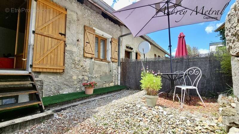 Maison de village en pierre mitoyenne à vendre à Ruffieux, d'env.65 m2 habitable, 1h de Genève, 45 minutes d’Annecy et 30 minute - photo 9