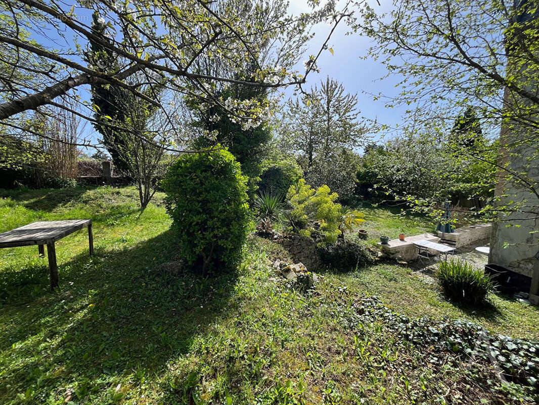 Maison à FOLLAINVILLE-DENNEMONT