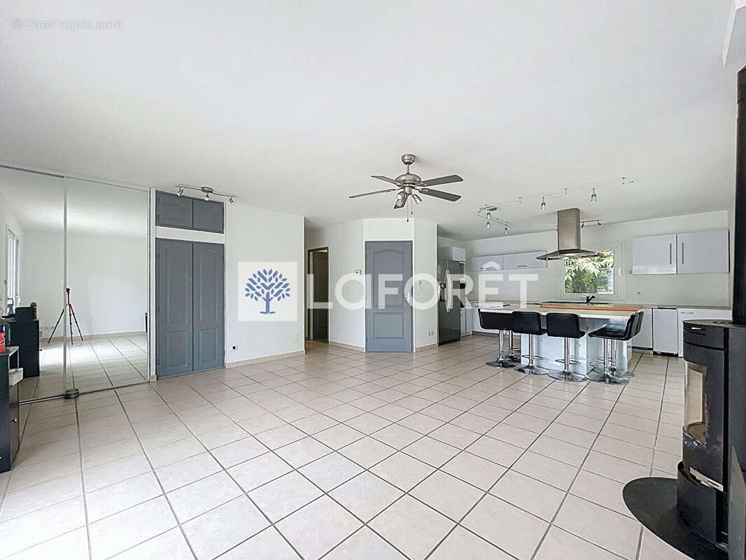 Maison à SAINT-DIDIER-DE-LA-TOUR