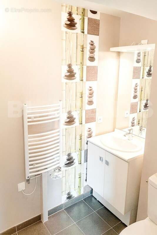 bathroom_lightened - Appartement à RAMBOUILLET