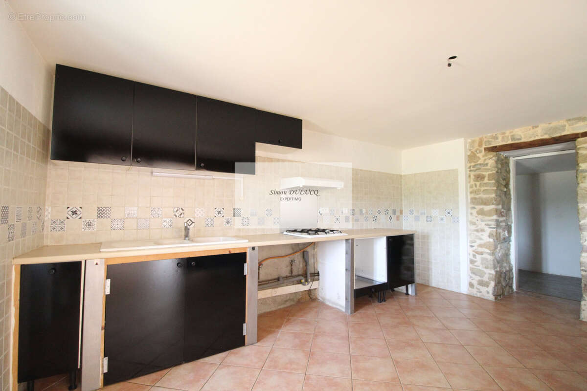 Maison 170 m2 scindee en 2 logements avec cour et cave - photo 7