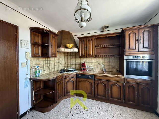 Votre mission, si vous l'acceptez : repeindre les murs et remplir 110 m2 de garage !' - photo 5