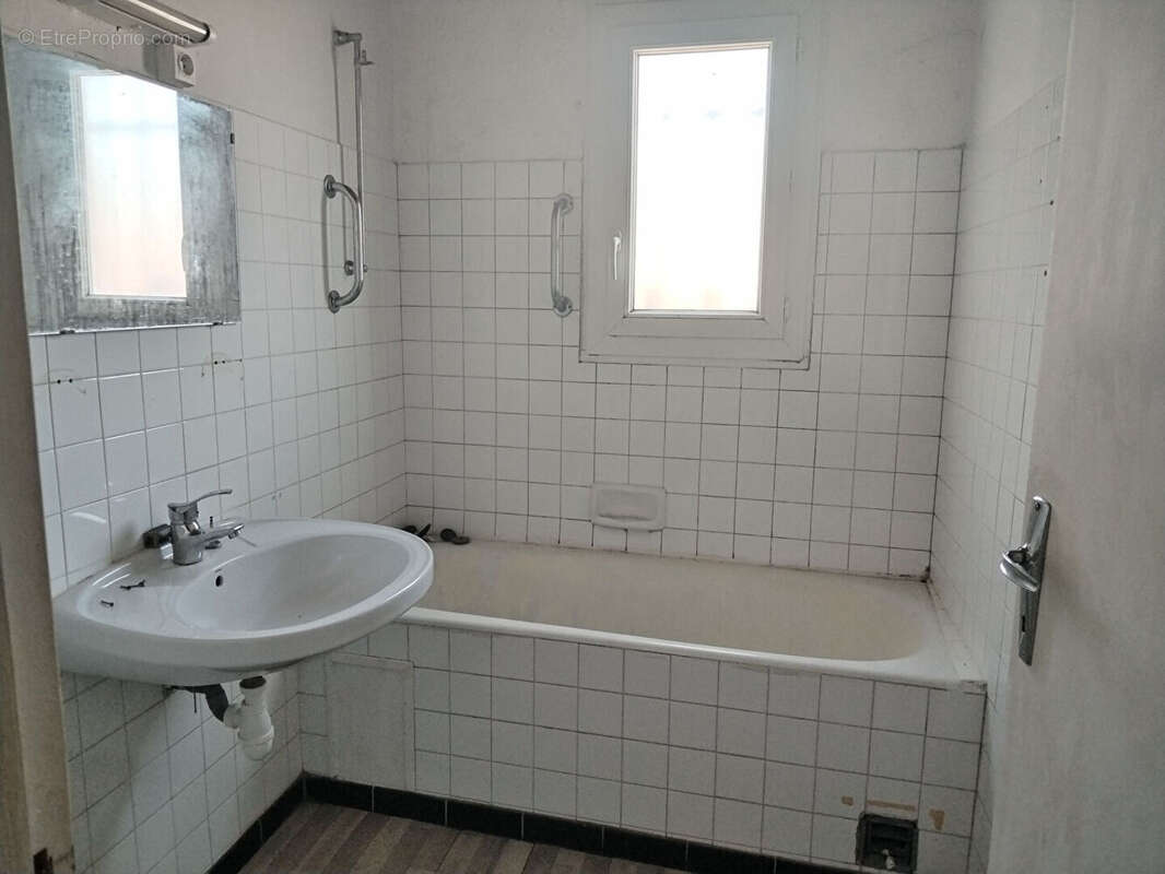 Maison de Ville Centre bourg MENESPLET - photo 4