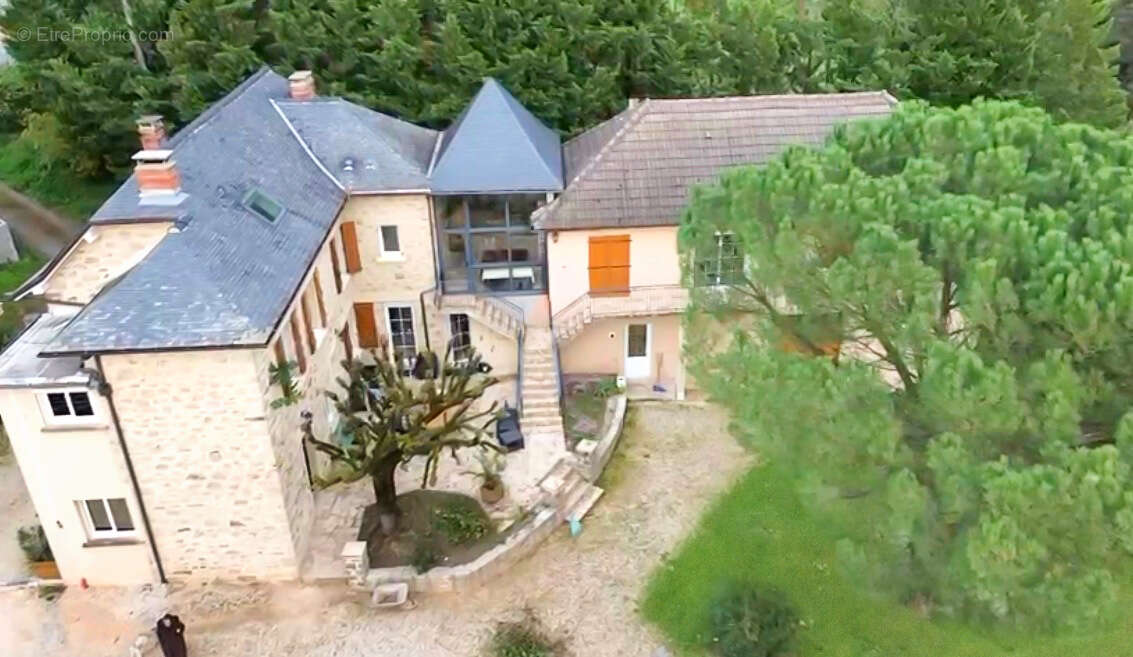 CORREZE. Proche BRIVE-LA-GAILLARDE. Maison en pierre avec 6 chambres, un gîte de 2 chambres, une grange, 2 écuries et un hangar  - photo 18