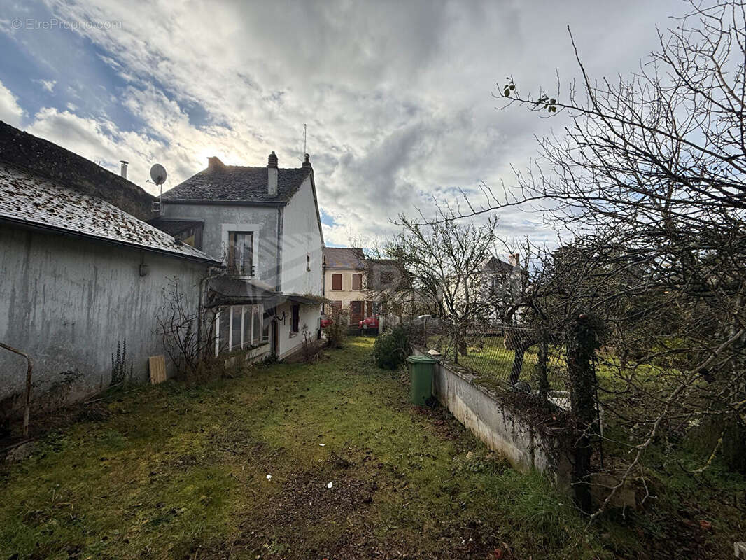 Maison à SAINT-SAUVEUR-EN-PUISAYE