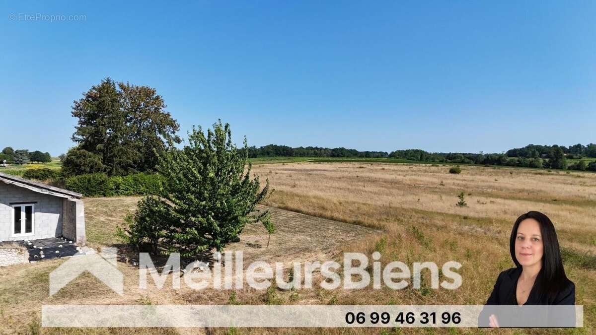 Maison Charentaise à rénover, déjà habitable, grand terrain et dépendances - photo 2
