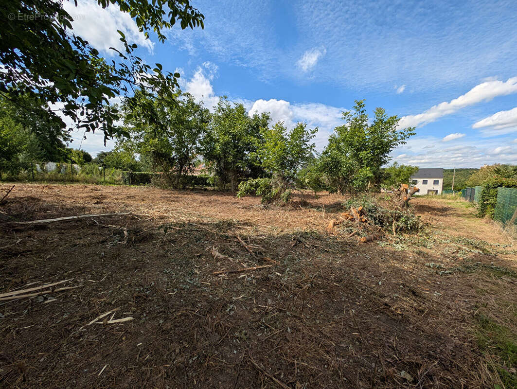 Terrain à NANTEUIL-LES-MEAUX