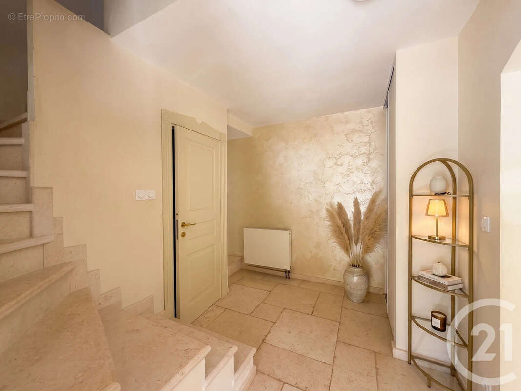 Maison à VALBONNE