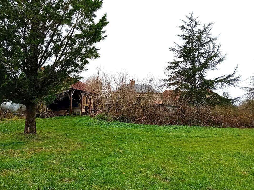 Corps de ferme 280 m2 maison et granges - photo 17