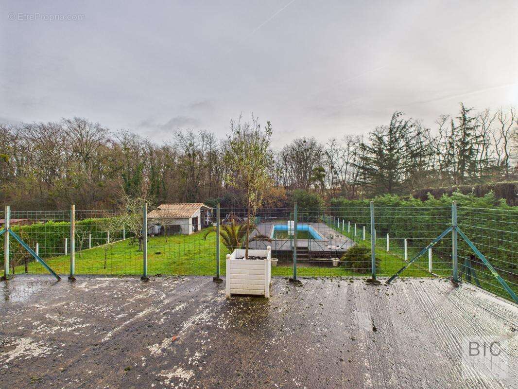 A vendre jolie maison à faible émission avec grand jardiin, atelier, garage et piscine - photo 17