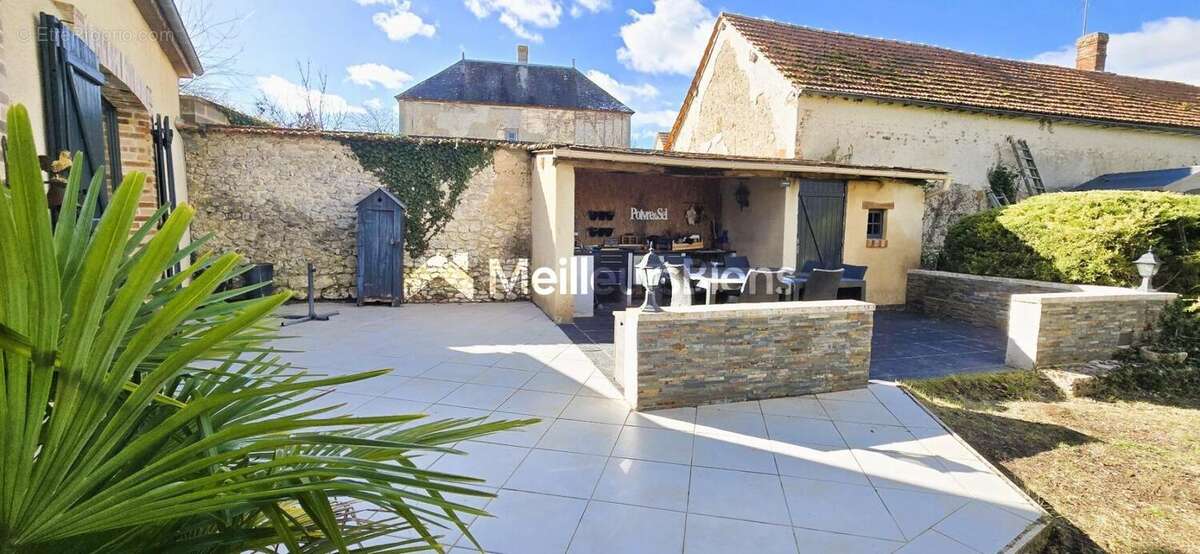 Maison à BERCHERES-LES-PIERRES