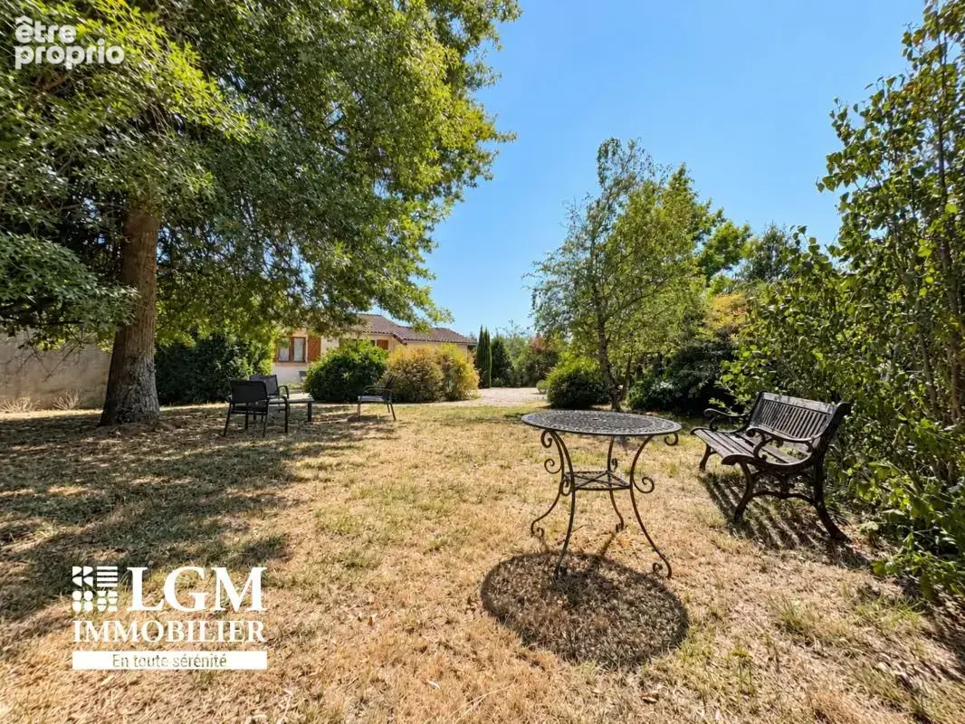 Maison familiale 155 m² – 4 chambres, terrain arboré et double accès proche du centre-ville - photo 10