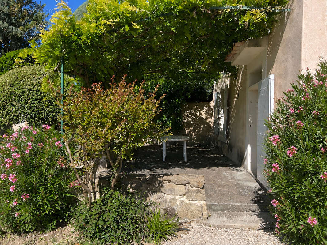 Maison à CUCURON