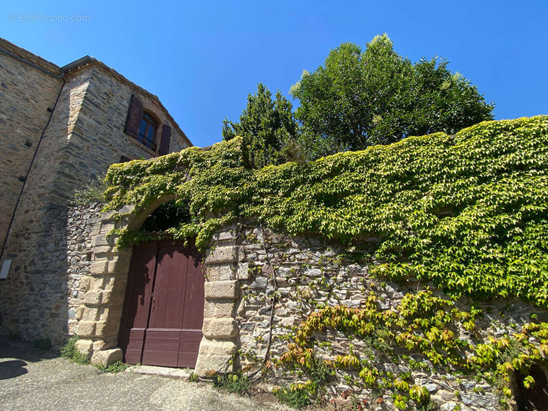 Maison en pierre avec jardin et grange - photo 16