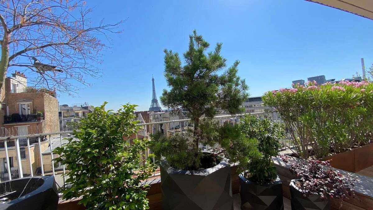 Appartement à PARIS-16E