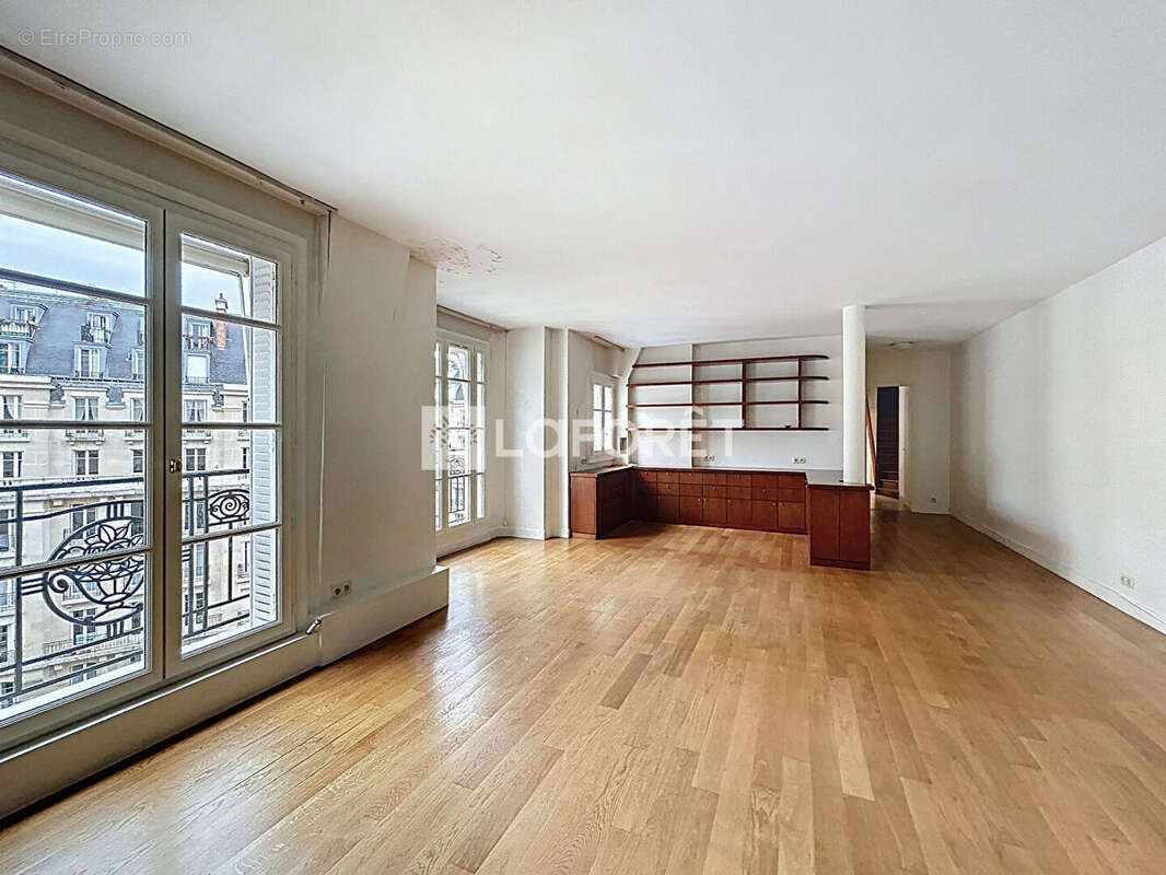 Appartement à PARIS-16E