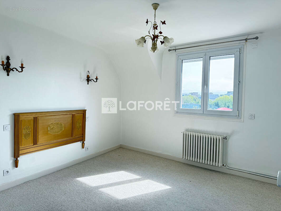 Immeuble - 160 m² - 1 local commercial - 2 appartements T2 - rénové récemment - photo 5