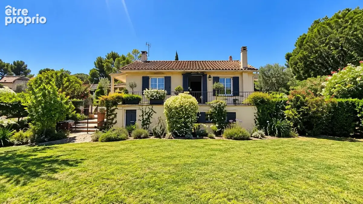Saint-raphaël - villa individuelle sur 910 m² de terrain piscinable - photo 1