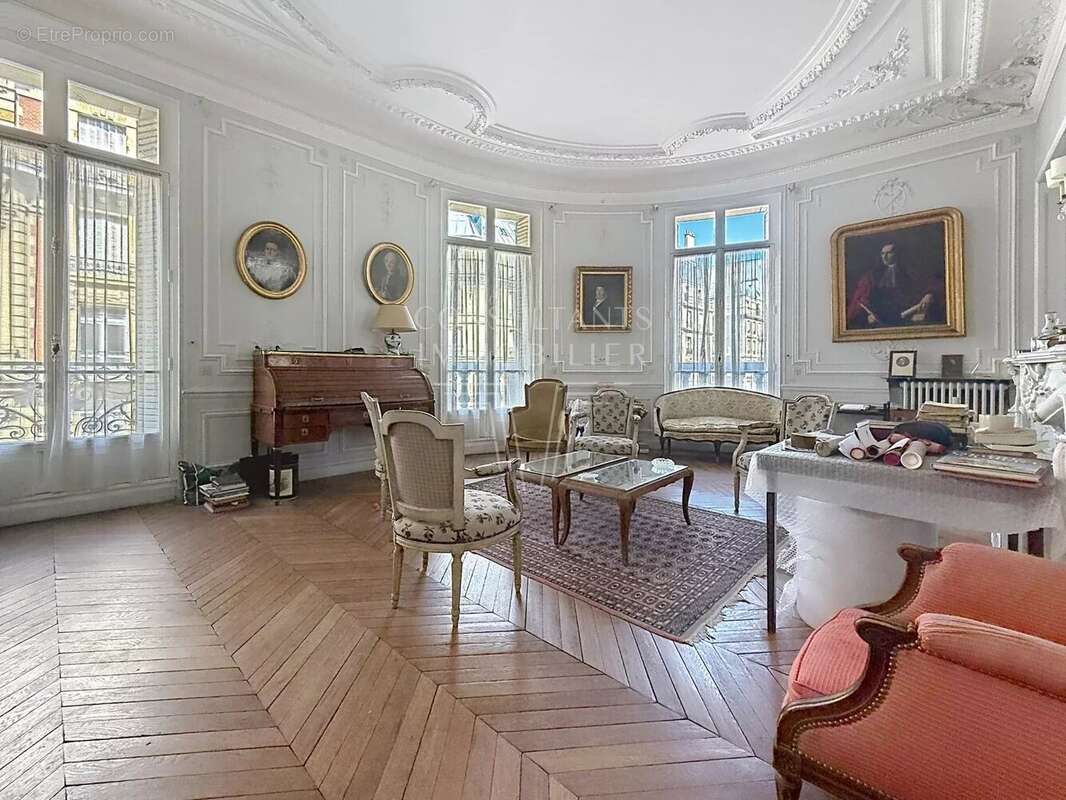 Appartement à PARIS-17E