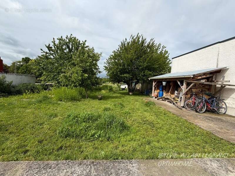 Maison à FAMPOUX