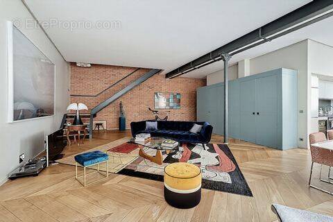 Appartement à PARIS-1E