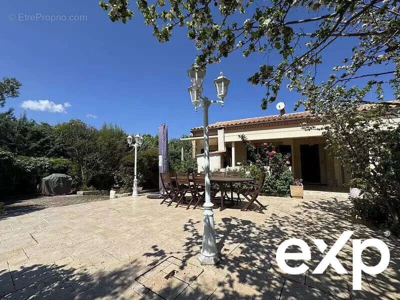 Maison à LA ROQUE-D'ANTHERON