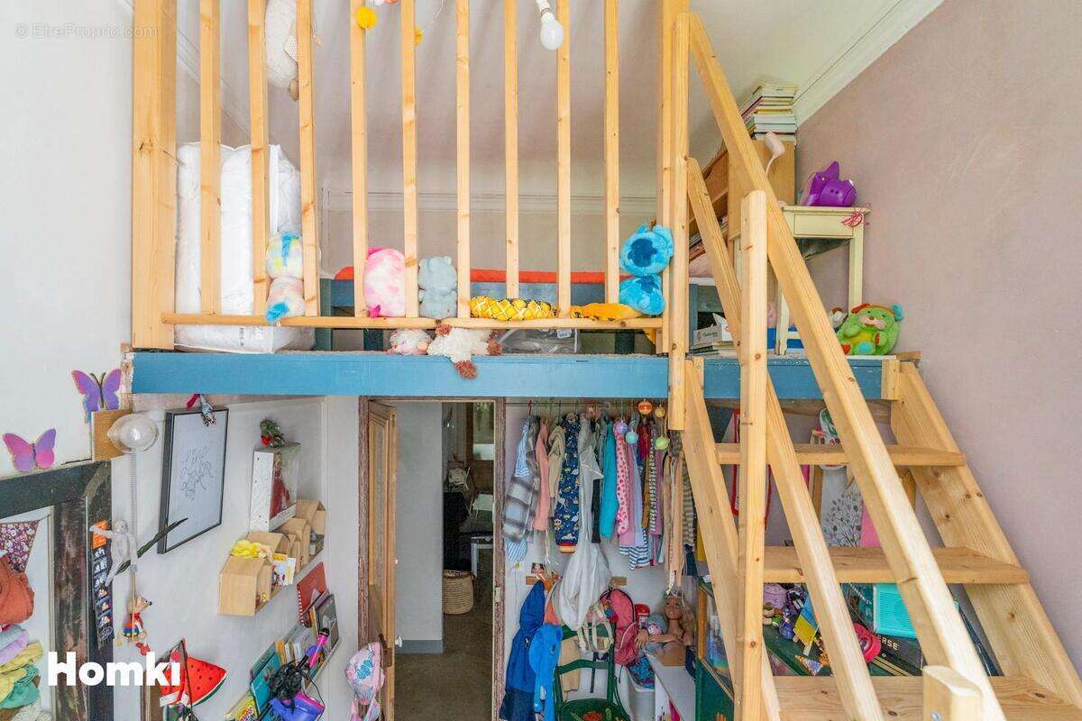 Appartement à MARSEILLE-1E