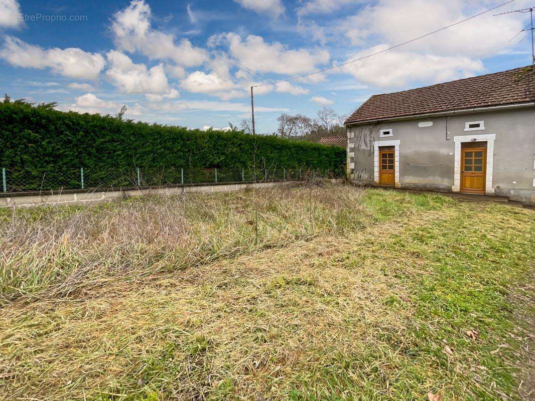 Maison à SAINT-GERMAIN-DU-SALEMBRE