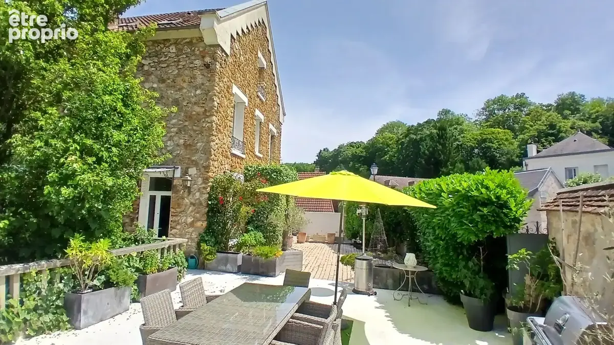 A10 mn d'Osny Pontoise ,d'Auvers sur Oise, maison à  Courcelles/Viosne 275 M² Utile,11piéces,9 chambres,garage ,sur terrain de 6 - photo 2