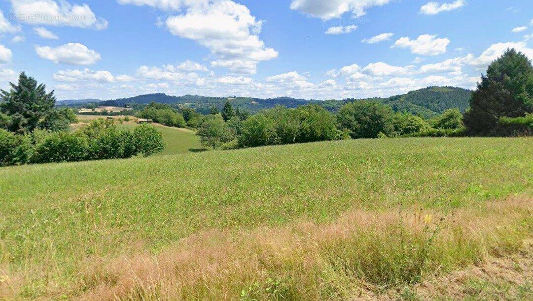 Terrain à EYMOUTIERS