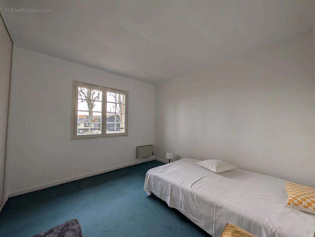 Maison à LES CLAYES-SOUS-BOIS