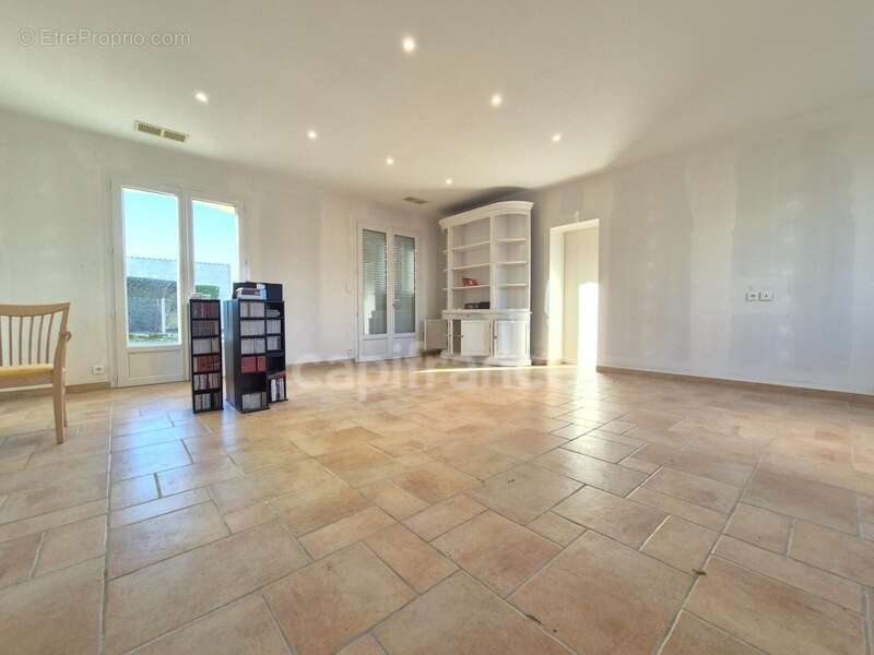 Maison à vendre 7 pièces SAINT GEORGES DE DIDONNE (17) - Grand Garage - Terrain de 945m² - photo 11