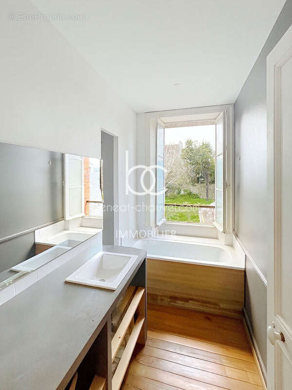 Vannes Hyper-Centre - Magnifique Appartement T3 de Caractère 85,55 m² - photo 6