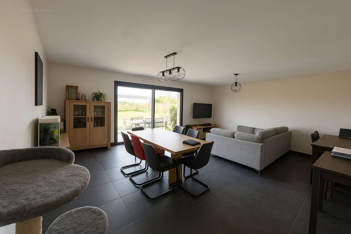 Maison à SAINT-SEVER-DE-SAINTONGE