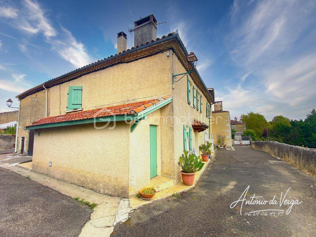 Maison à COURRENSAN