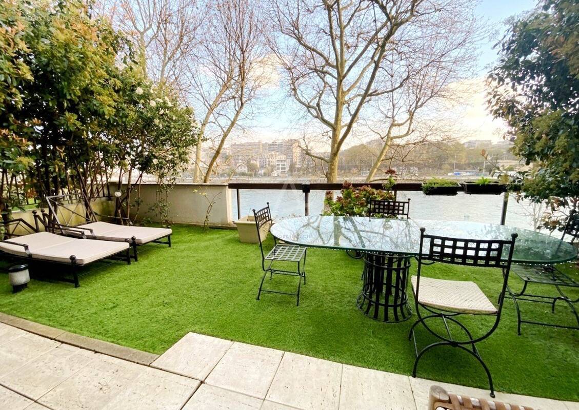 Appartement à NEUILLY-SUR-SEINE