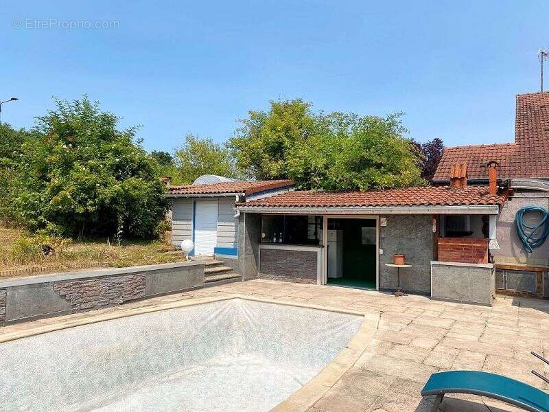 Maison 139 m² à Vaux-Devant-Damloup  - photo 4