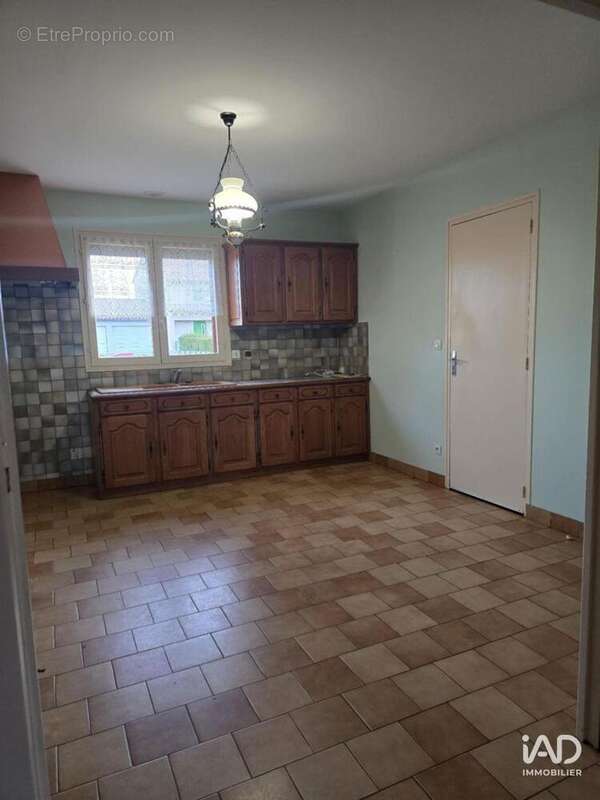 Photo 4 - Maison à LUSSAC-LES-CHATEAUX