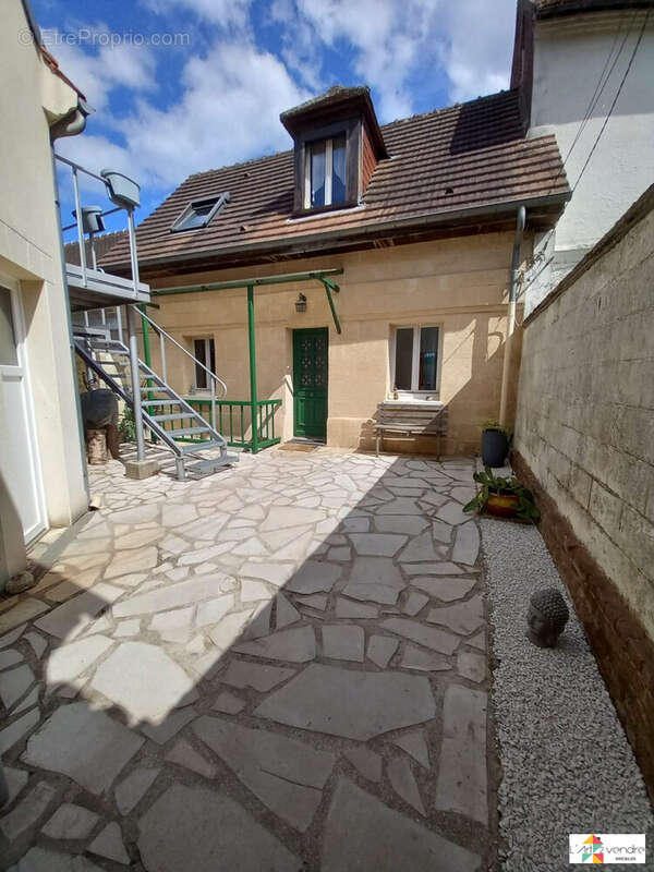 Maison à ELINCOURT-SAINTE-MARGUERITE