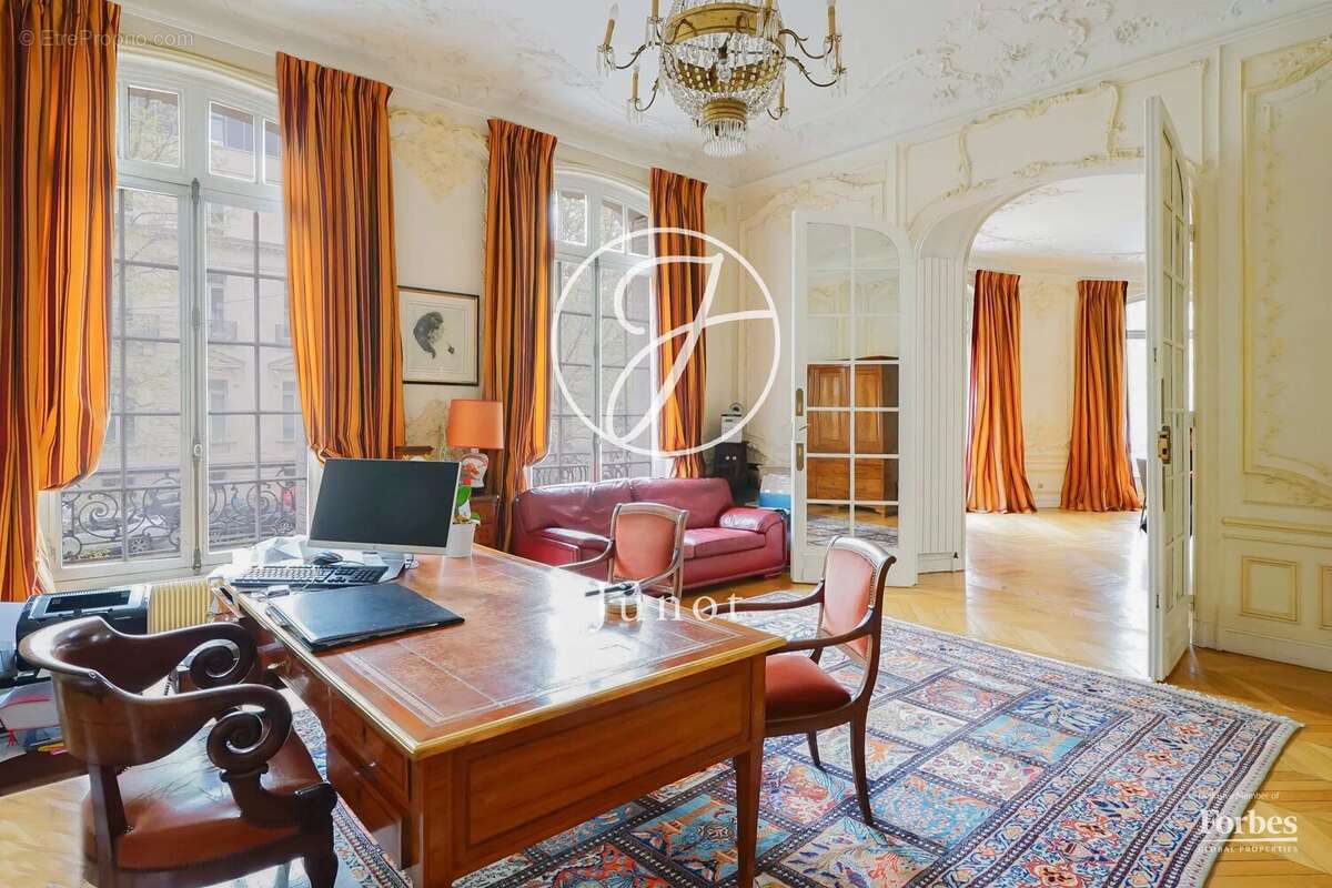 Paris 16e - IENA /  PLACE DES ETATS-UNIS -  Appartement mixte à vendre - 18 pièces - 452,64m² Carrez. - photo 7