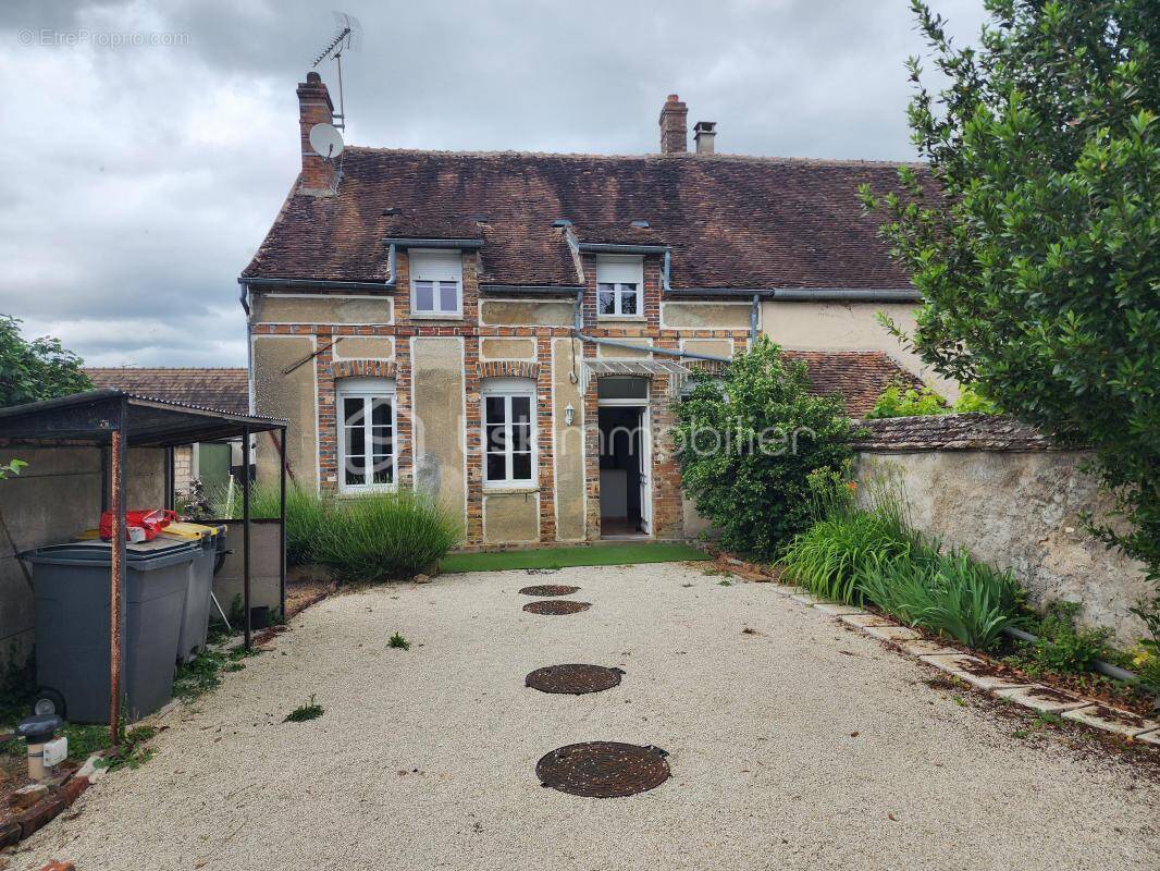 Maison à FONTAINE-LA-GAILLARDE