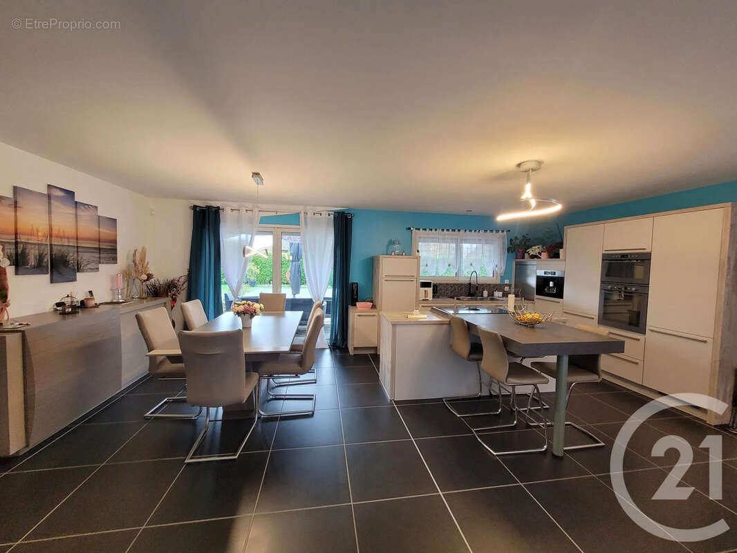 Maison à SAINT-VINCENT-EN-BRESSE