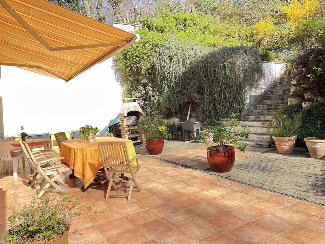 terrasse de 70m2 exposée Ouest - Maison à BUC