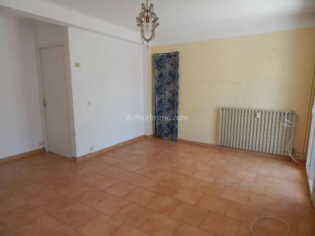 Appartement à SALERNES