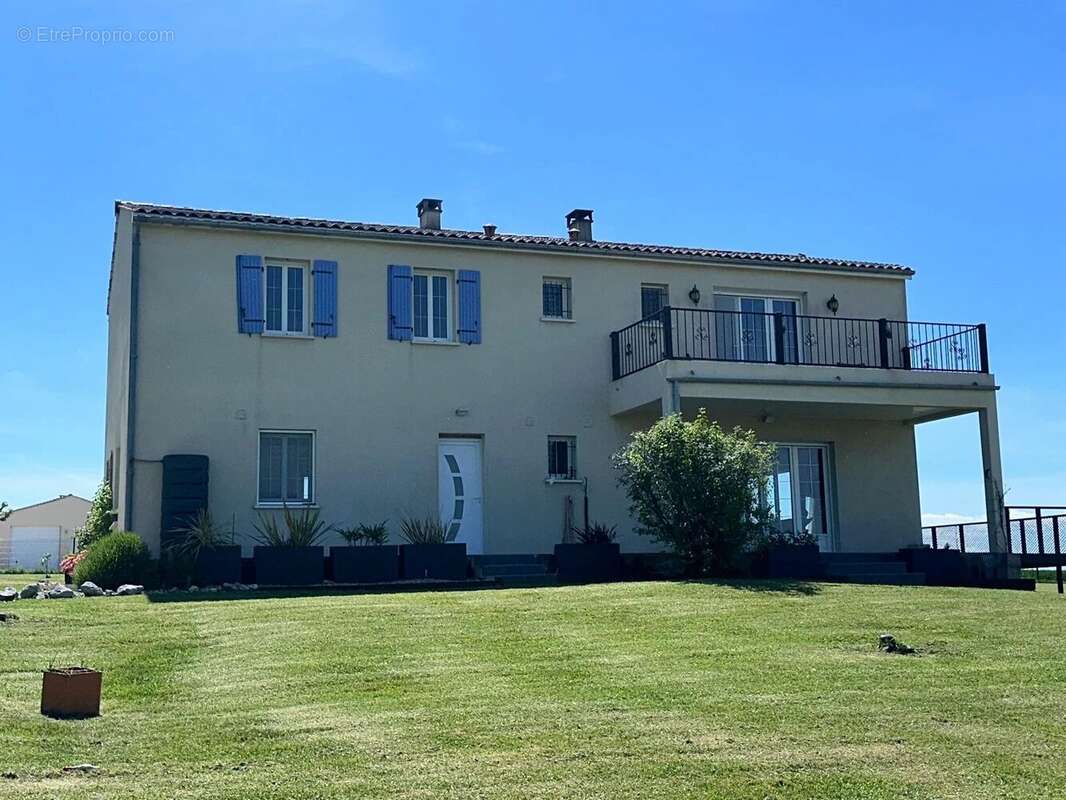 Maison à ALLAS-BOCAGE